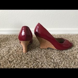 Kenneth Cole Reaction Wedges in Red